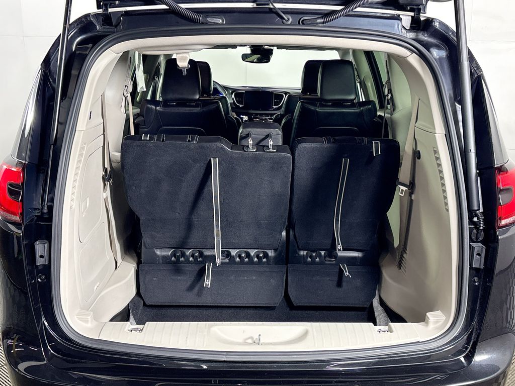 2023 Chrysler Pacifica Hybrid Touring L