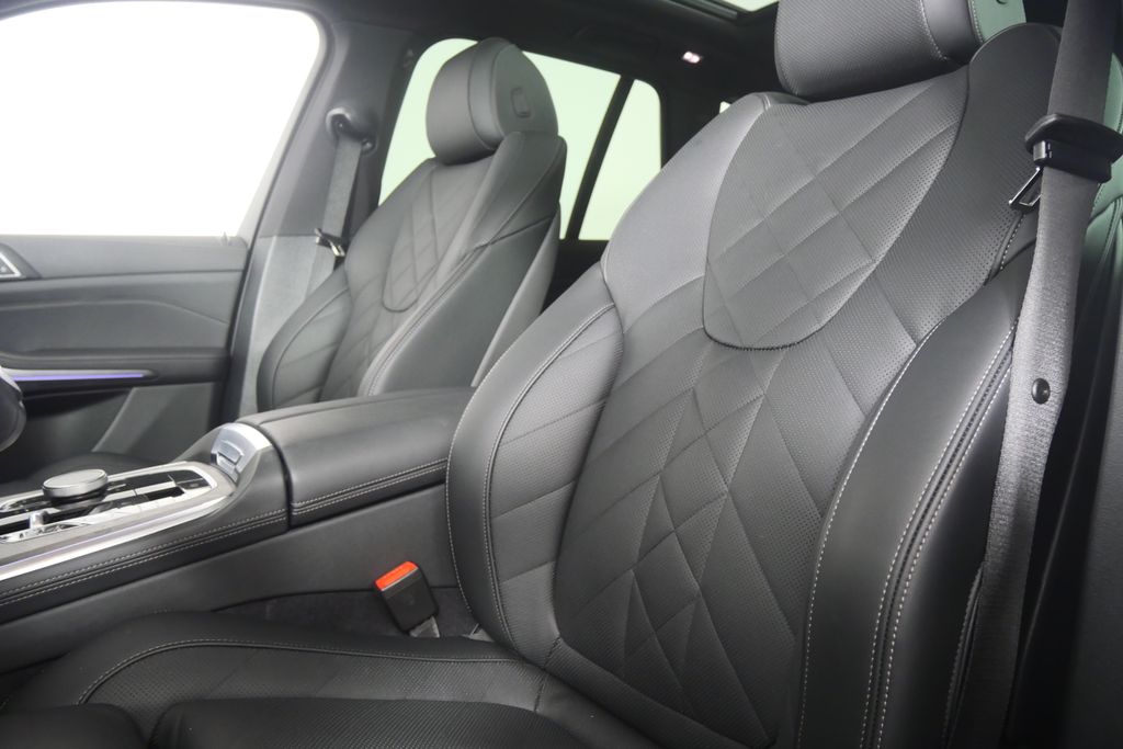Thumbnail: 2026 BMW X5 - 10