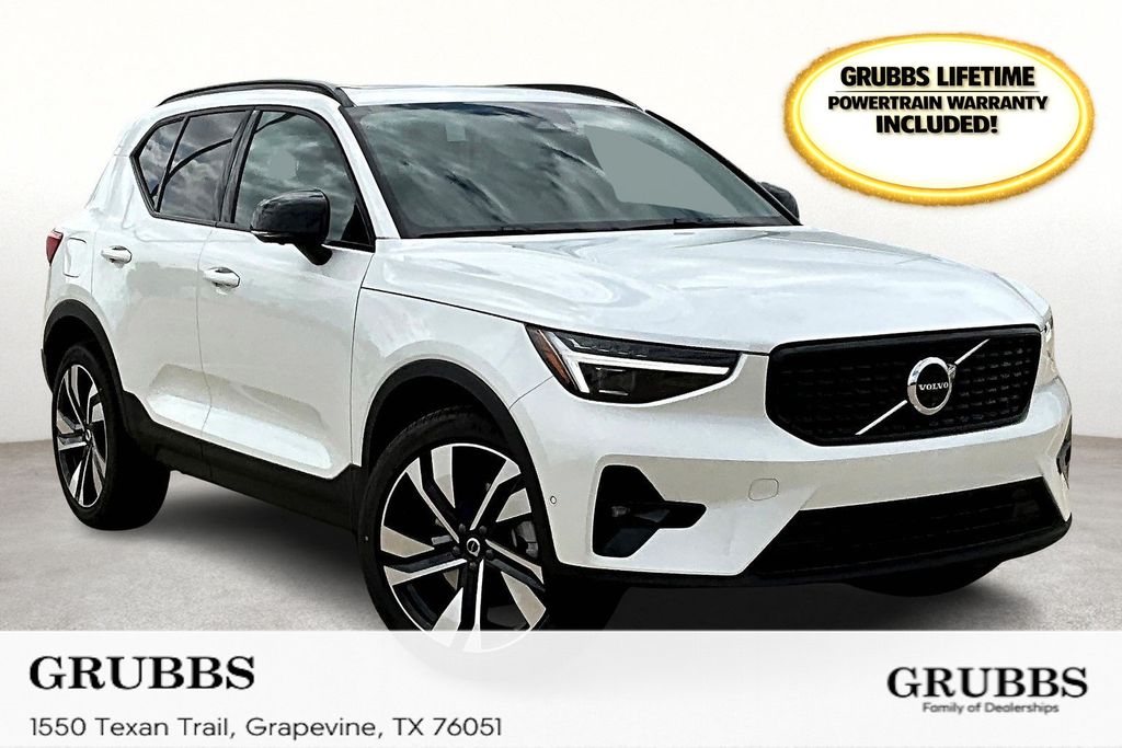 2025 Volvo XC40 B5 Ultra Dark Theme AWD