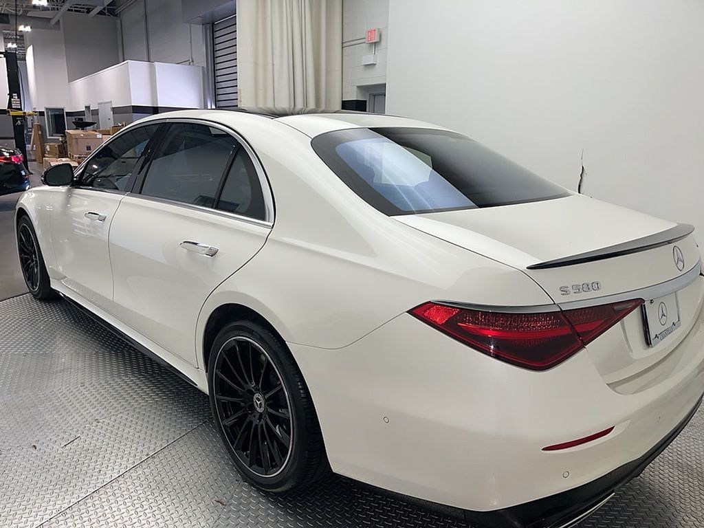 Thumbnail: 2022 Mercedes-Benz S-Class - 2