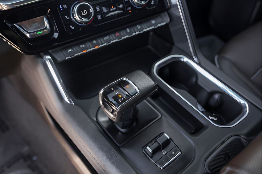 Used 2022 White GMC Denali image 22