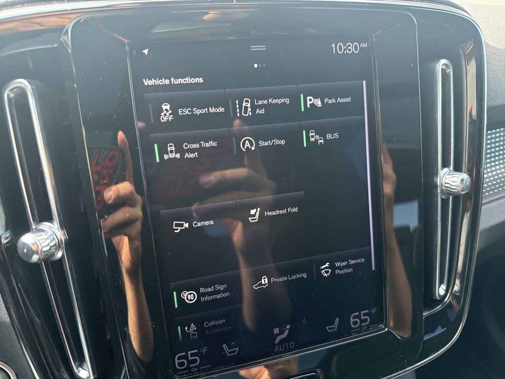 2020 Volvo XC40 R-Design  at Sutliff Volkswagen