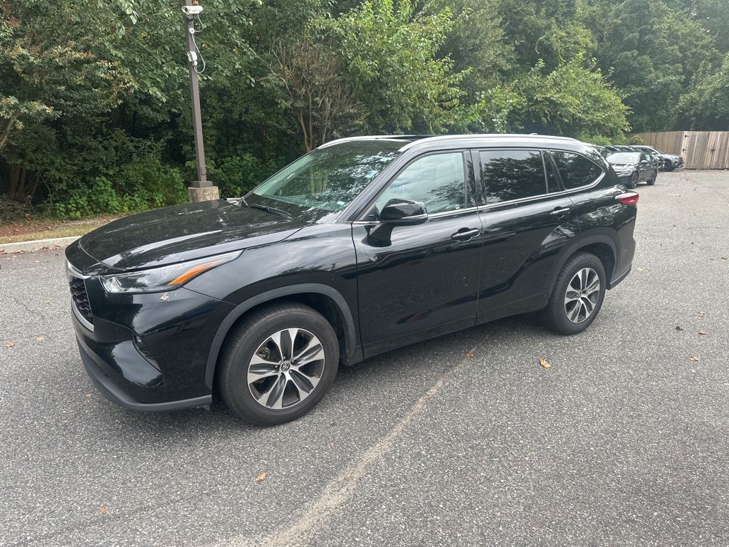 2022 Toyota Highlander XLE 3