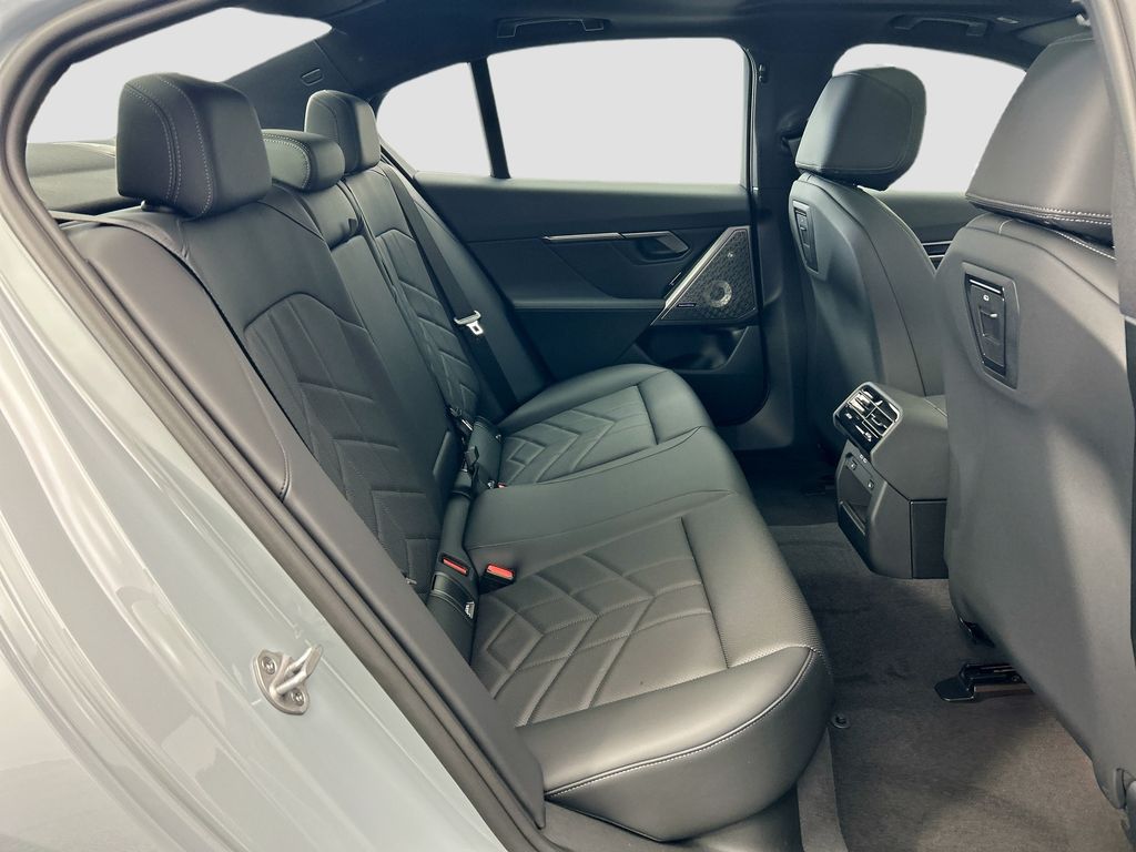 Thumbnail: 2026 BMW i5 - 21