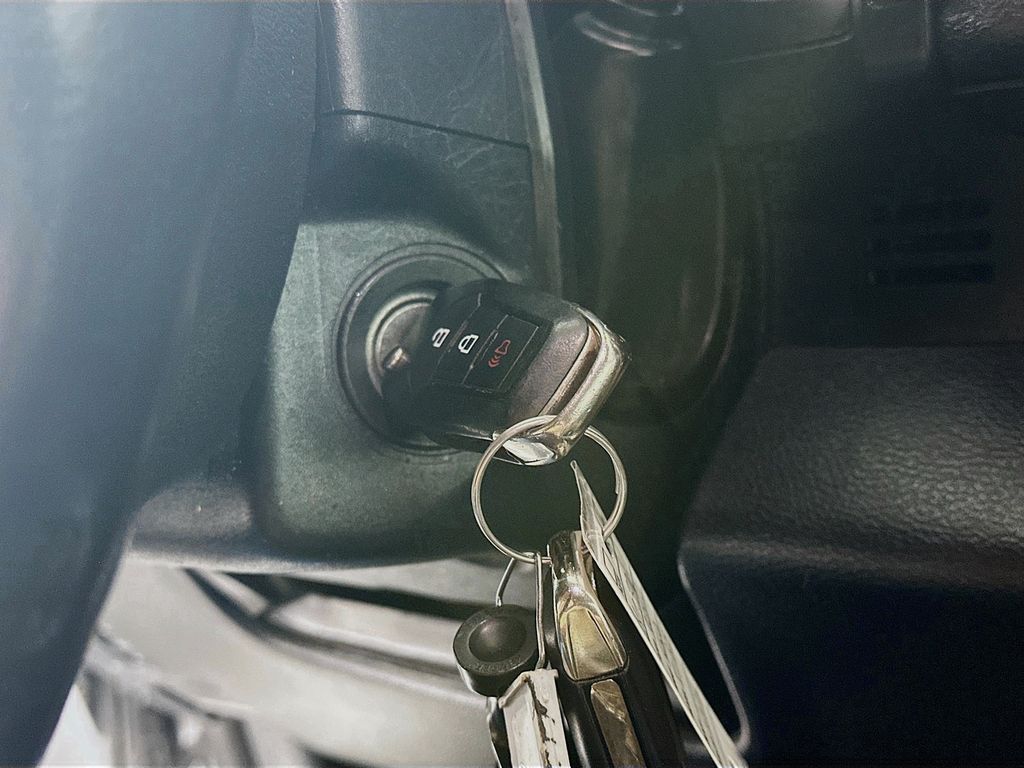 Used 2022 White Ford Lariat image 27