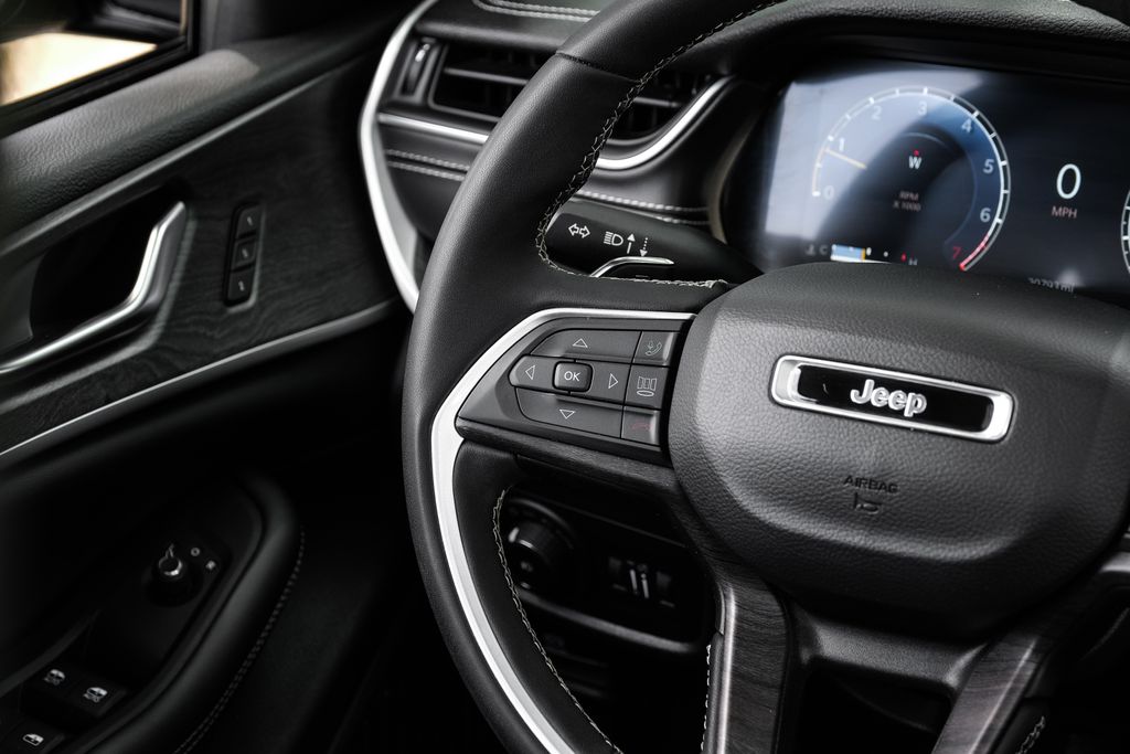 used 2023 Jeep Grand Cherokee car, priced at $31,400