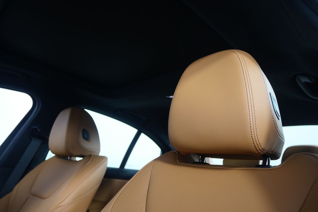 2025 BMW 3 Series 330i 11