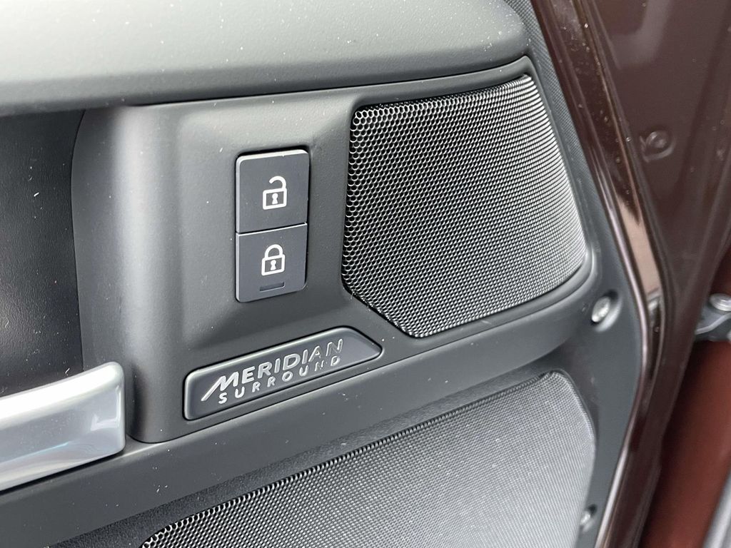 New 2026 Red Land Rover X-Dynamic SE image 34