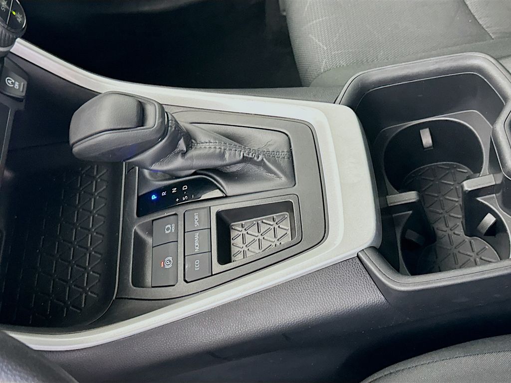 Thumbnail: 2024 Toyota RAV4 - 17