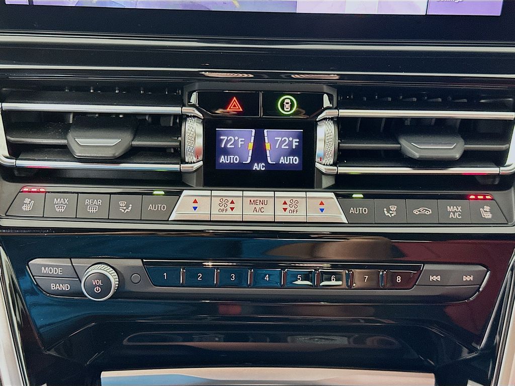 Thumbnail: 2025 BMW 8 Series - 16