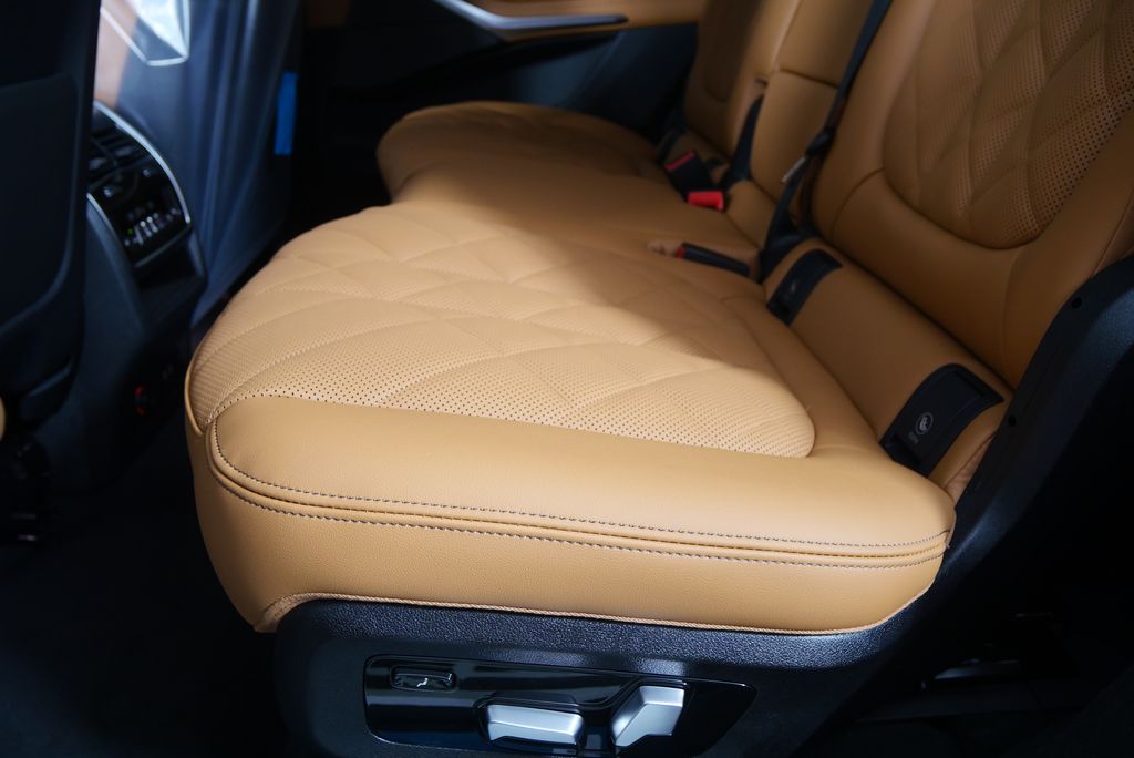 2026 BMW X7 xDrive40i 15