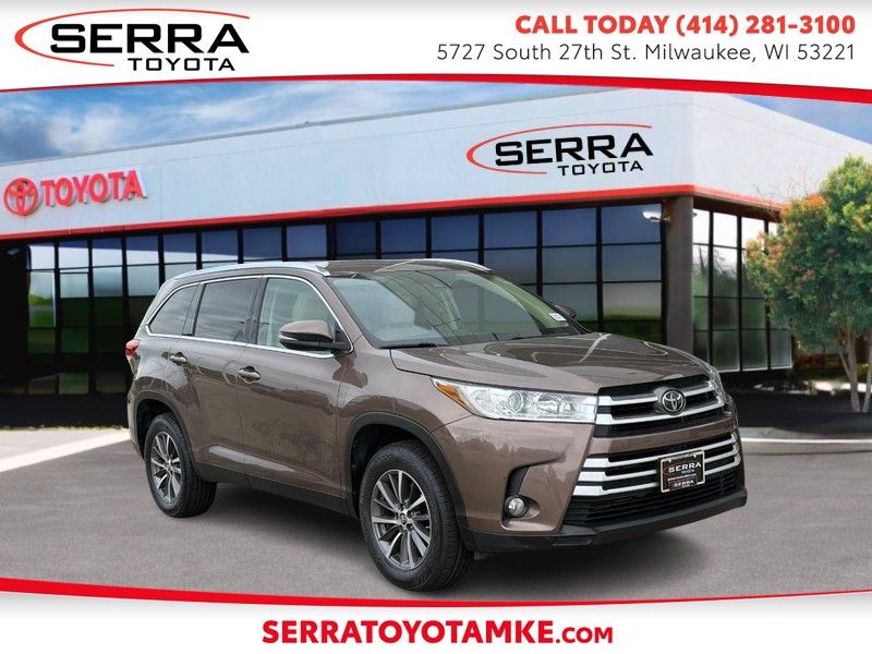 Toasted Walnut Pearl 2019 Toyota Highlander XLE FWD SUV / Crossover Front-Wheel Drive 8-Speed Automatic