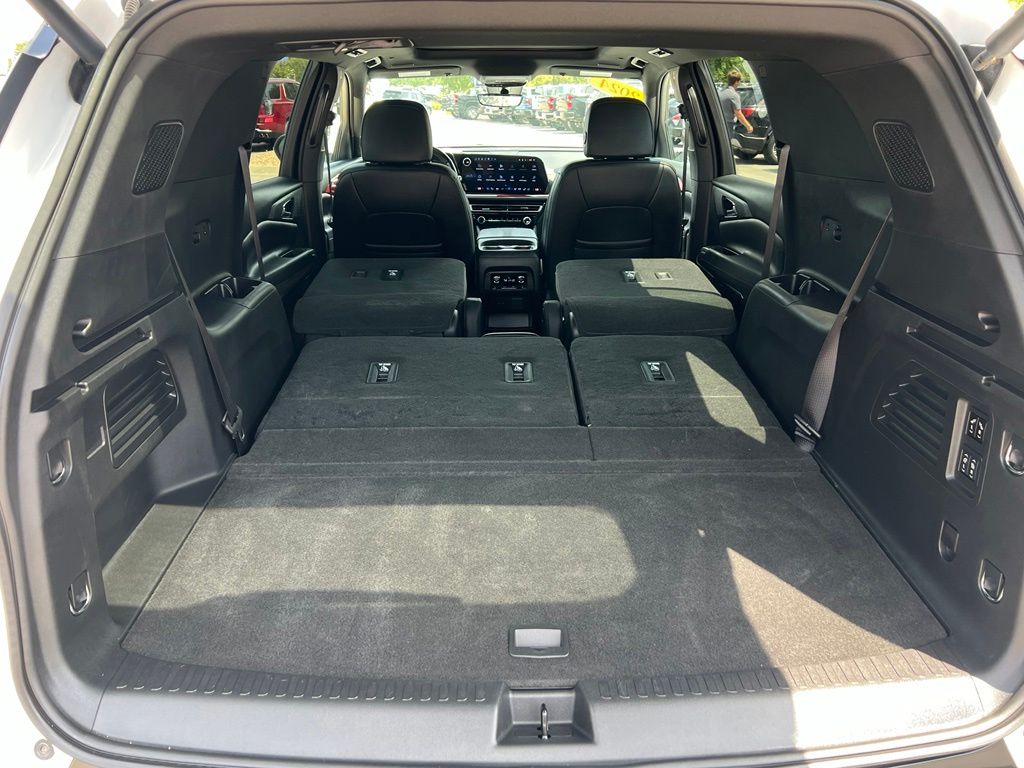 Used 2024 Chevrolet Traverse SUV