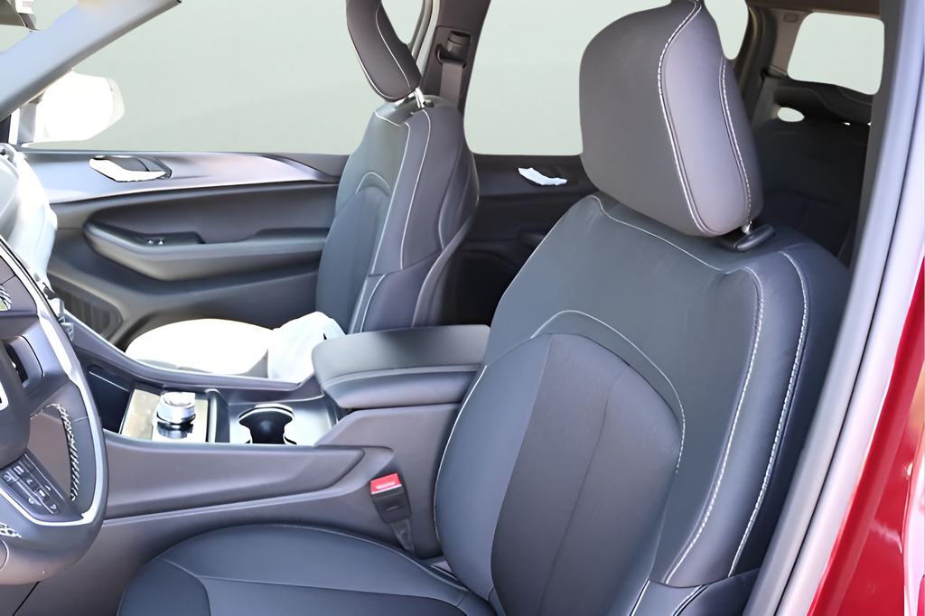 New Car 2025 Jeep Grand Cherokee  Laredo X For Sale Under $40,000 In Austin, Texas