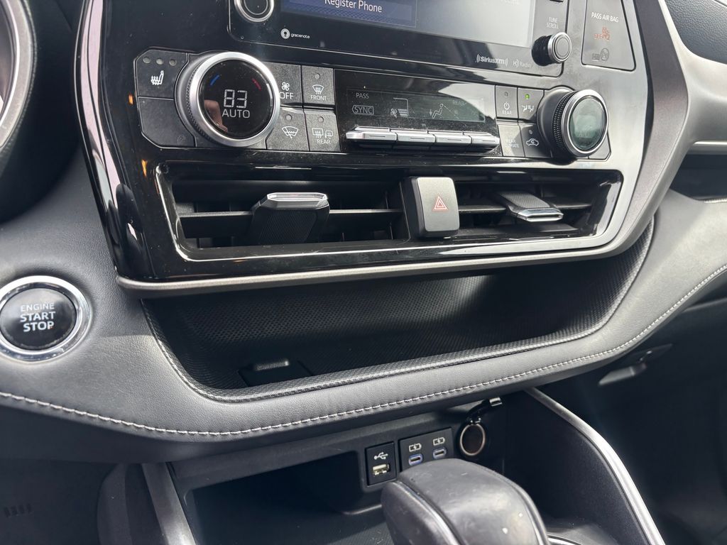 Used Car 2022 Toyota Highlander  Xle For Sale Under $30,000 In Austin, Texas