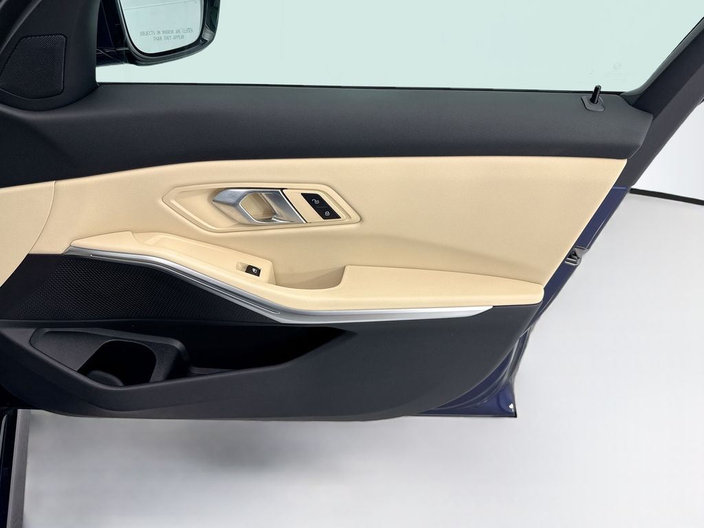 Thumbnail: 2024 BMW 3 Series - 24