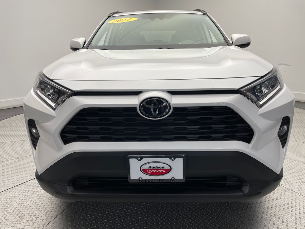 2021 Toyota RAV4 XLE 2