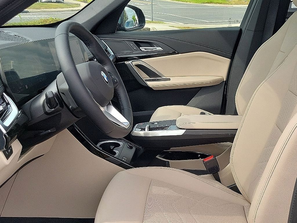 Thumbnail: 2025 BMW X1 - 8
