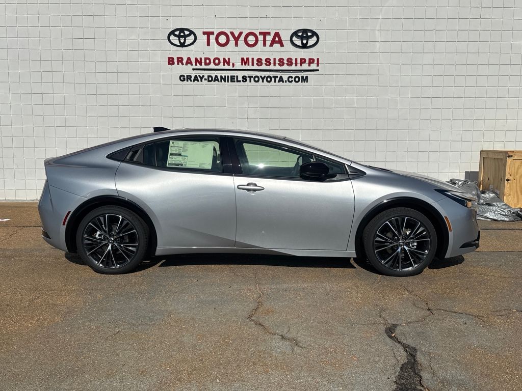 2026 Toyota Prius XLE's photo