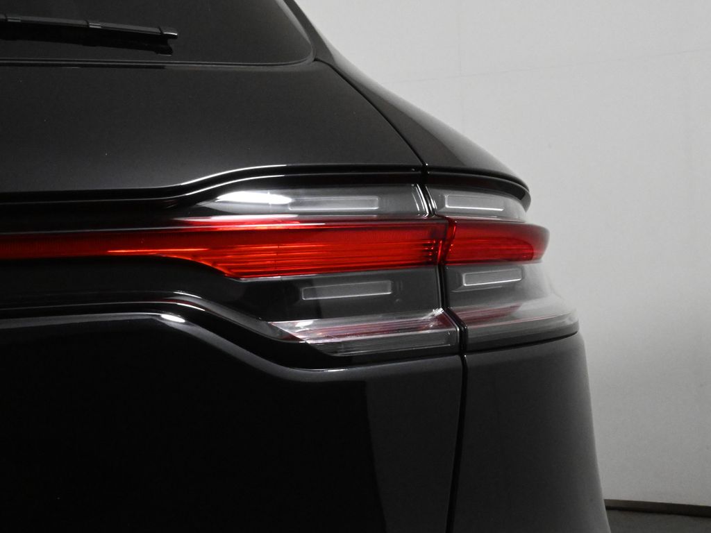 Thumbnail: 2025 Porsche Macan - 14