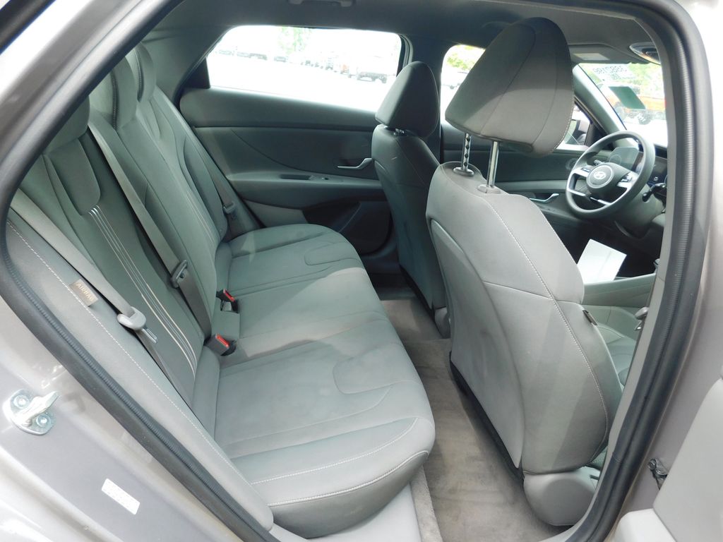 2024 Hyundai Elantra SEL 5