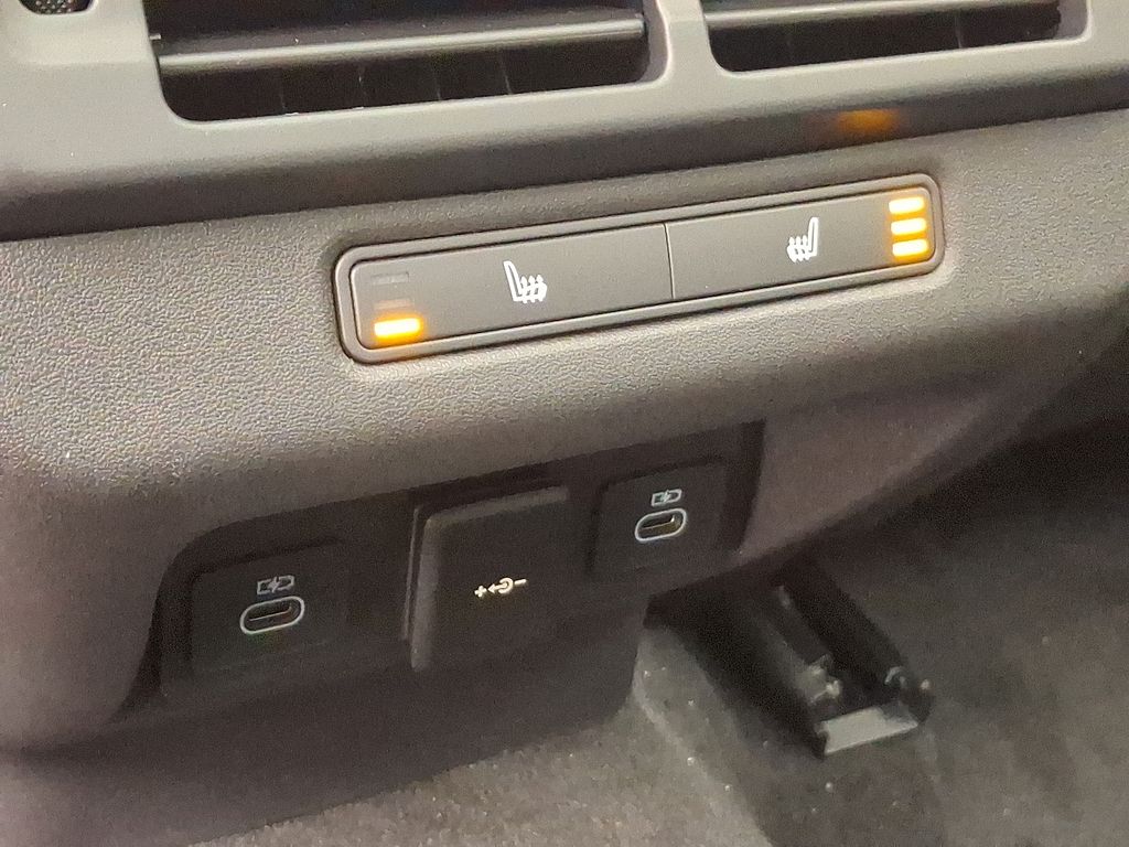 Thumbnail: 2026 Land Rover Range Rover Evoque - 7