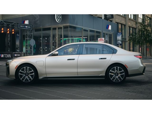Thumbnail: 2026 BMW 7 Series - 4