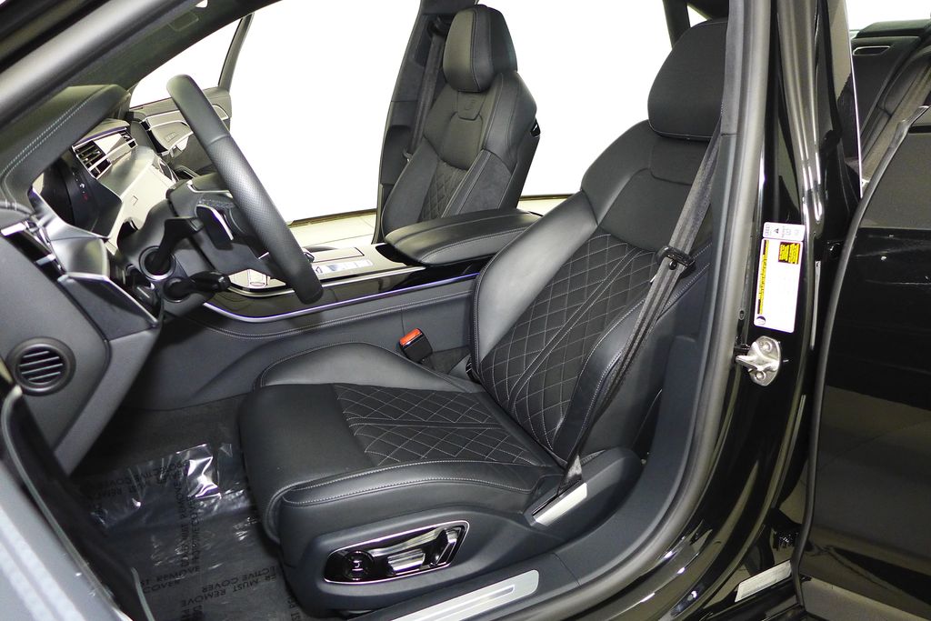 Thumbnail: 2022 Audi S8 - 22