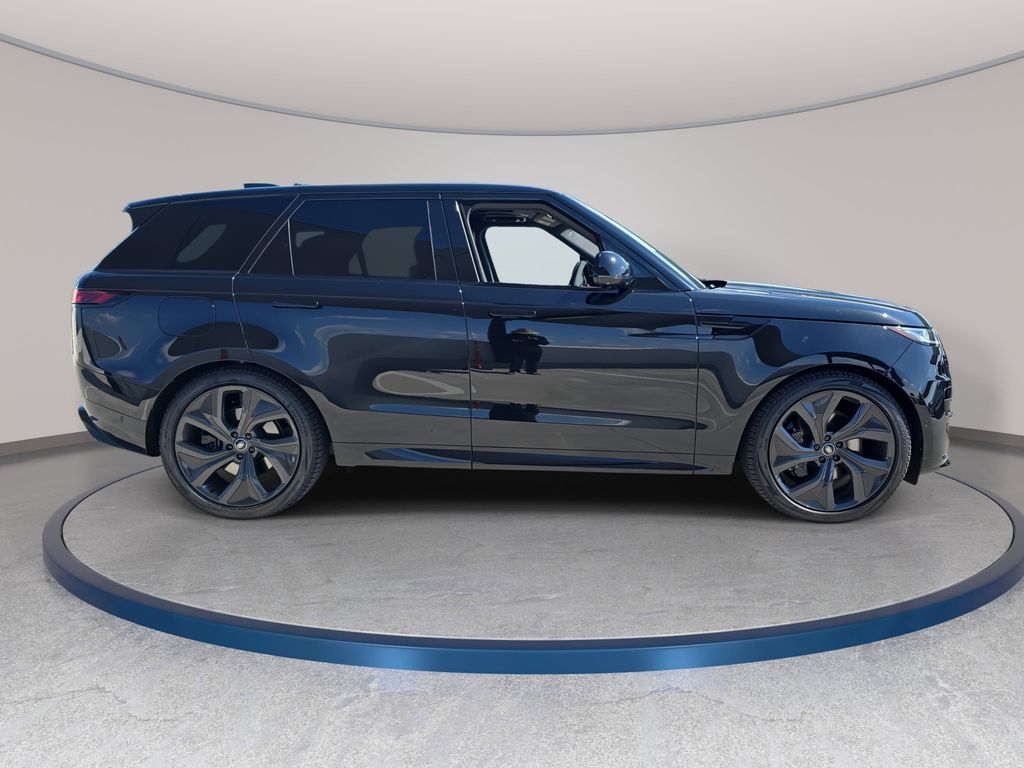 New 2025 Black Land Rover Dynamic SE image 4