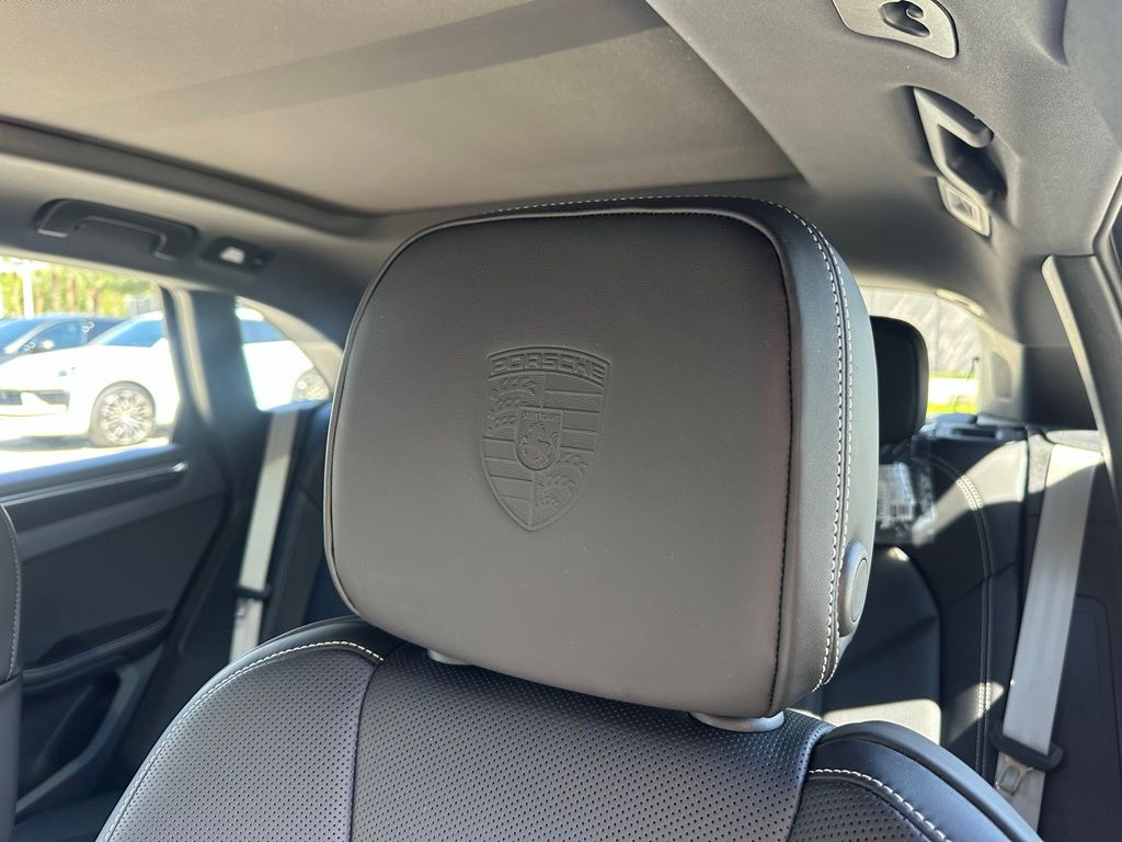 Thumbnail: 2026 Porsche Macan - 23