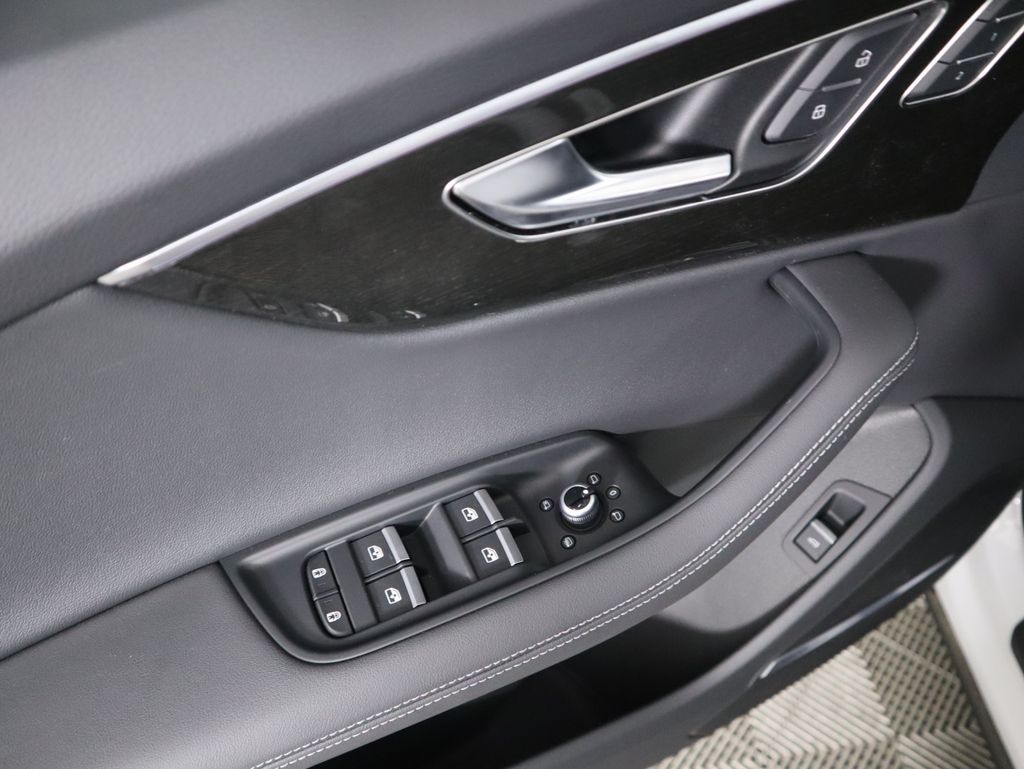 Thumbnail: 2025 Audi Q7 - 25