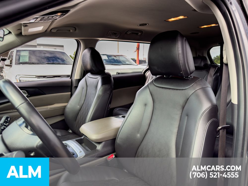 2025 Kia Carnival LXS - Photo 8