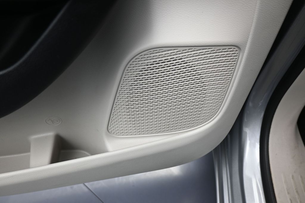 Used 2017 Billet Silver Metallic Clearcoat Chrysler Touring L image 15