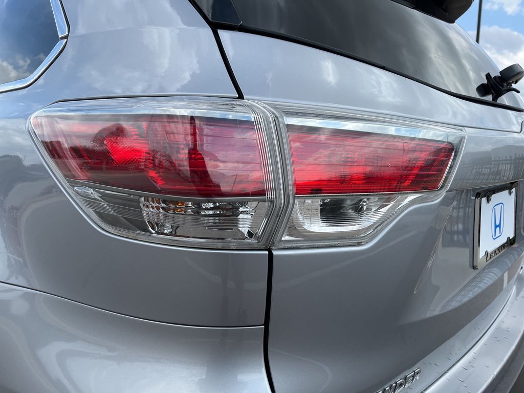 Thumbnail: 2016 Toyota Highlander - 7