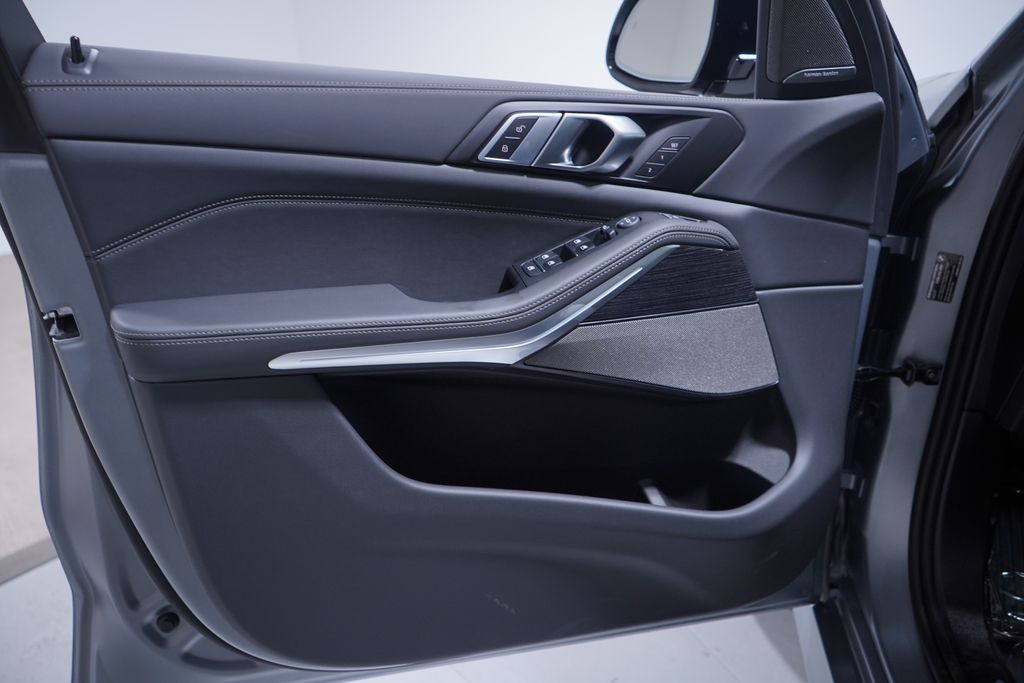 Thumbnail: 2026 BMW X5 - 10