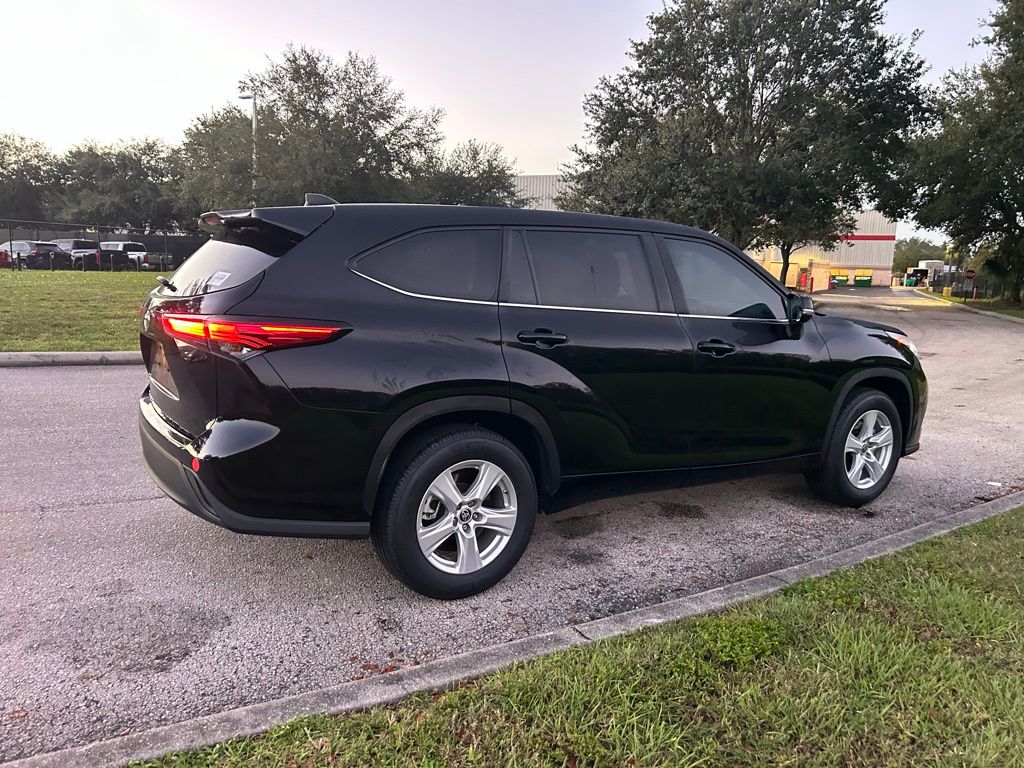 Thumbnail: 2023 Toyota Highlander - 5