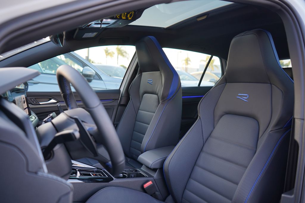 2024 Volkswagen Golf R 8