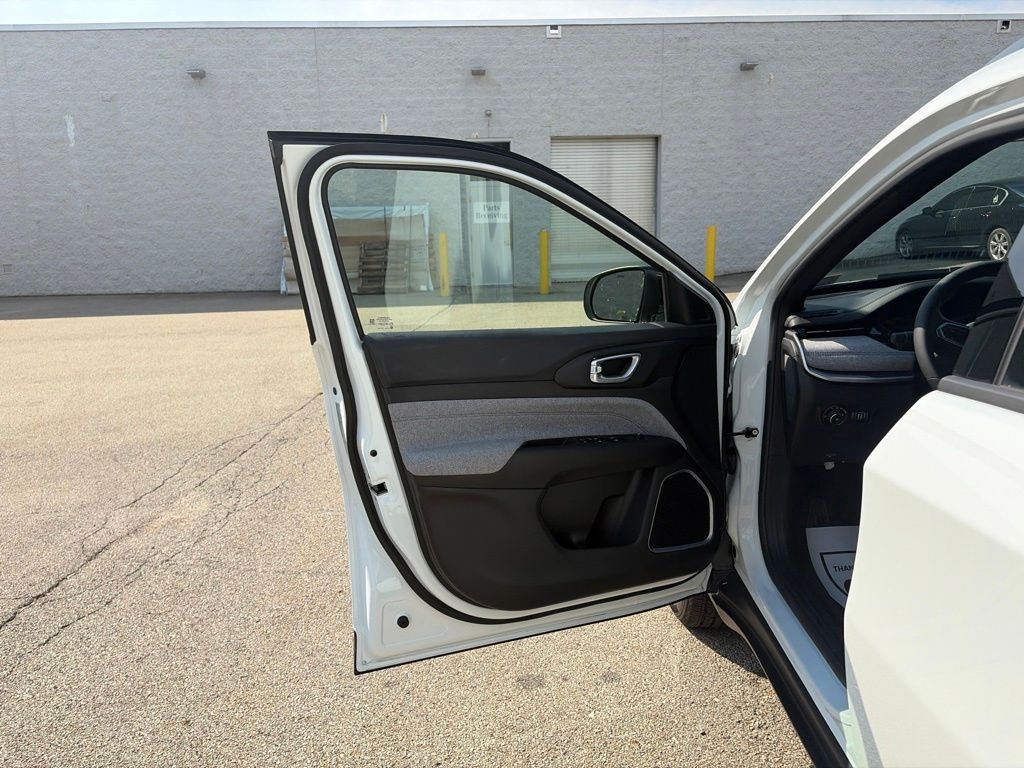 2026 Jeep Compass Latitude White at South Hills CDJR