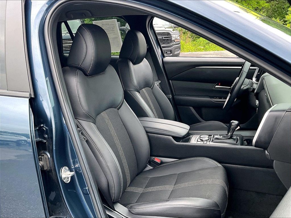 2025 Mazda CX-50 — photo 10