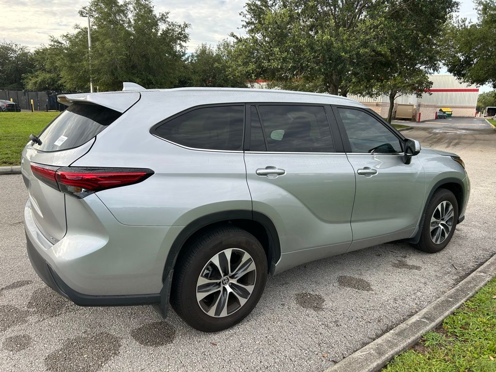 Thumbnail: 2023 Toyota Highlander - 5