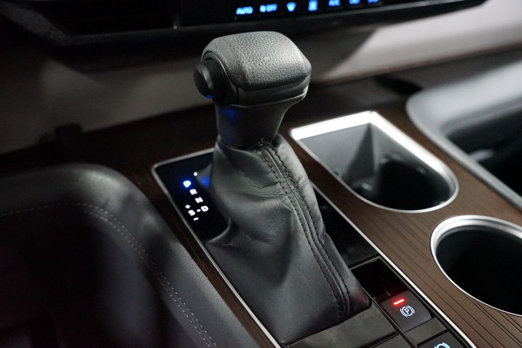 Thumbnail: 2022 Toyota Sienna - 20