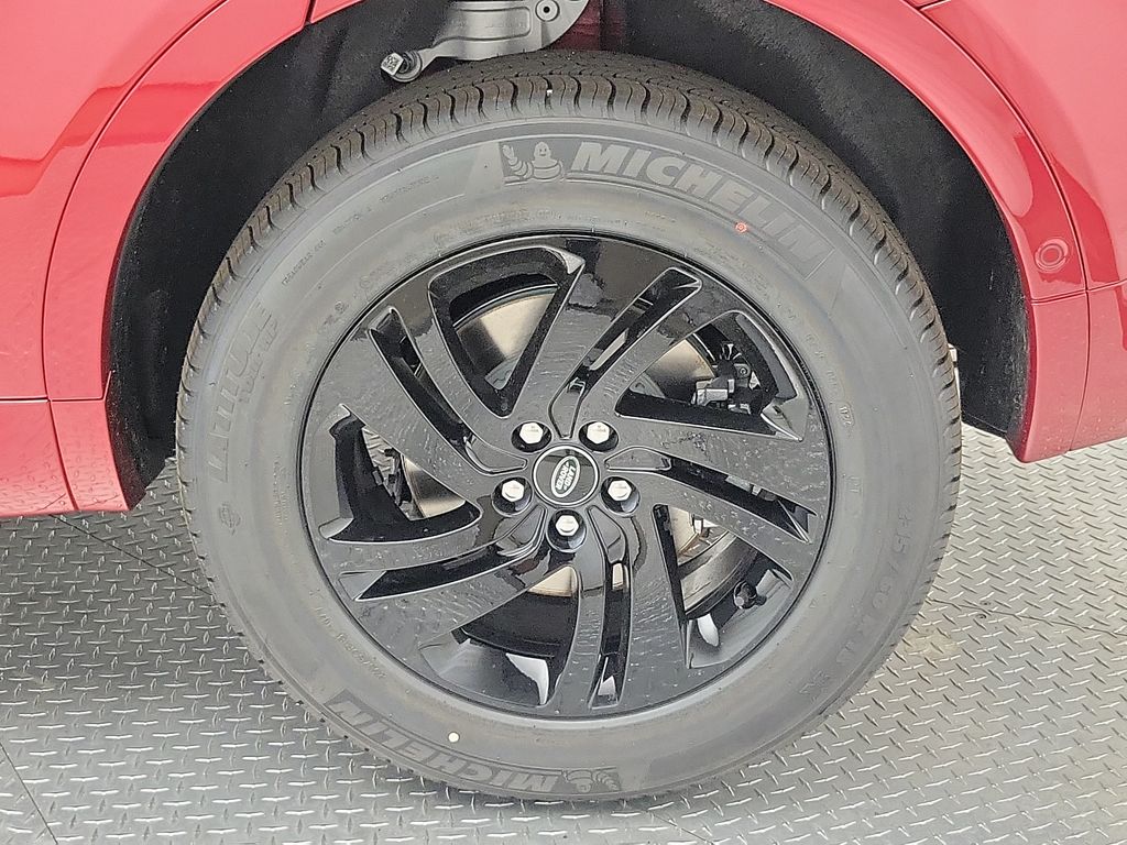 Thumbnail: 2025 Land Rover Discovery Sport - 5