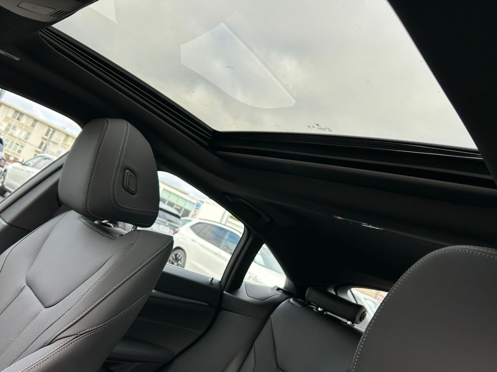 Thumbnail: 2025 BMW i4 - 16