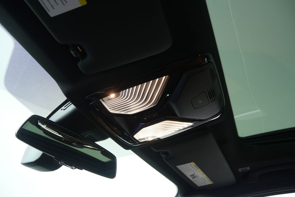 Thumbnail: 2025 BMW 3 Series - 25