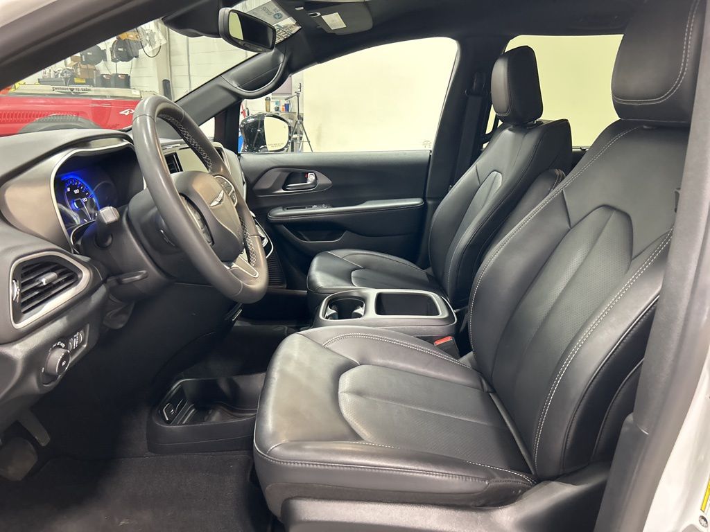 used 2025 Chrysler Pacifica car, priced at $31,741