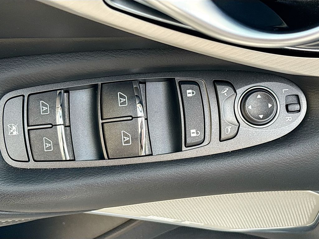 Used 2023 Gray INFINITI LUXE image 17