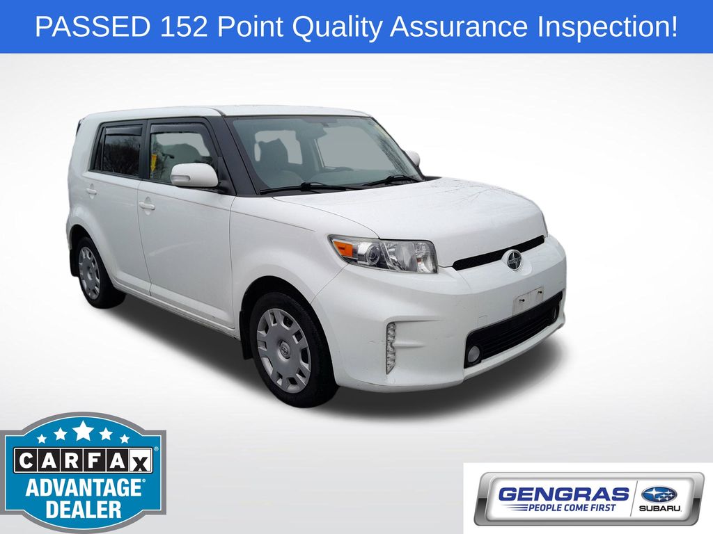 White 2015 Scion xB Base Wagon Front-Wheel Drive 4-Speed Automatic