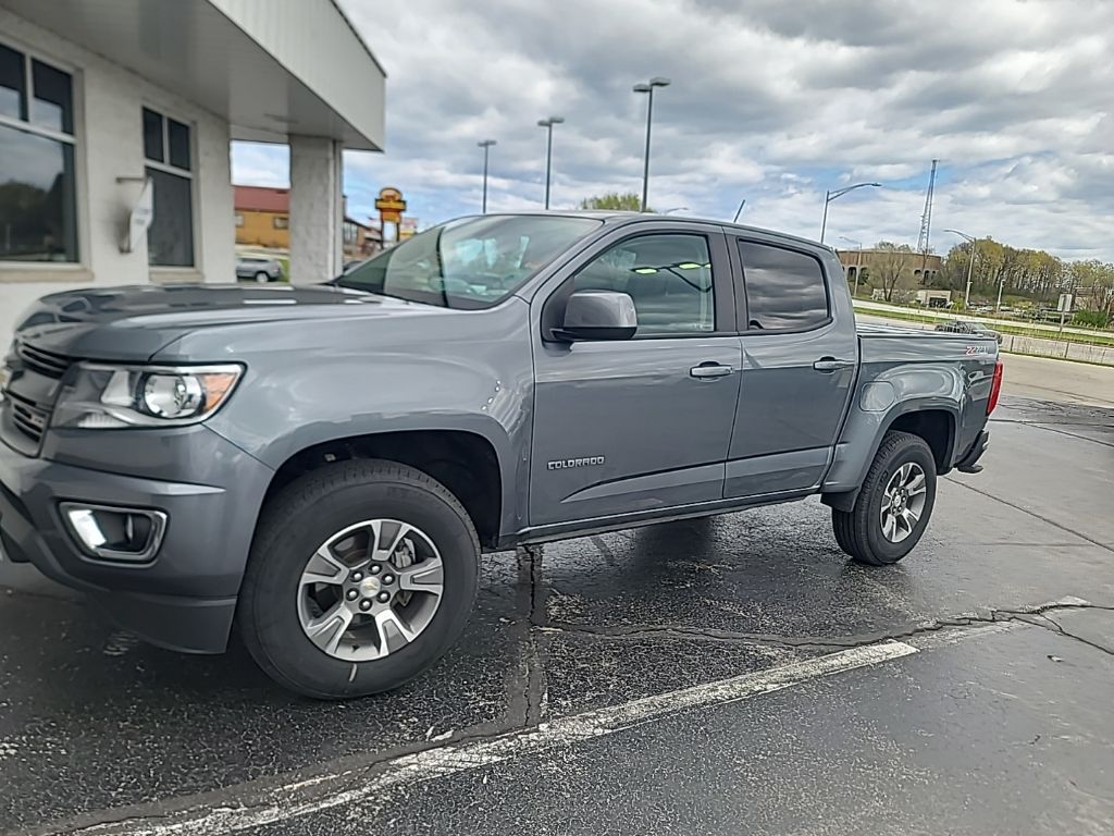 View vehicle photo 2