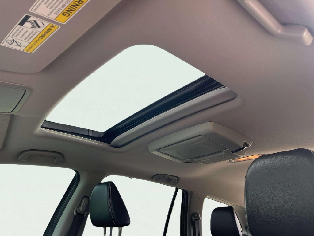 Used 2019 Crystal Black Pearl Honda Touring image 9