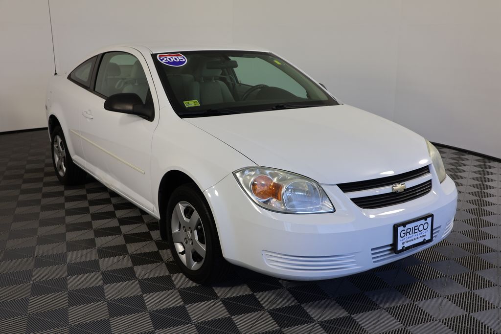 Summit White 2005 Chevrolet Cobalt Coupe Front-Wheel Drive 4-Speed Automatic Overdrive